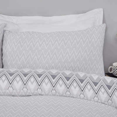 Sleepdown Zig Zag Geometric Monochrome Duvet Set Quilt Cover Polycotton Bedding Double