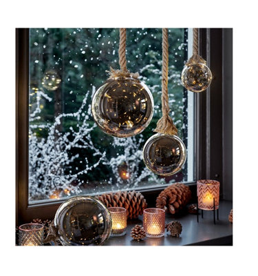 Small Christmas LED Globe Rope Light 30 Warm White LED In A 14cm Mirrored Ball