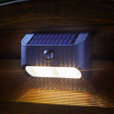 Smart Garden Solar Powered PIR Sentinel Light - 50 Lumen