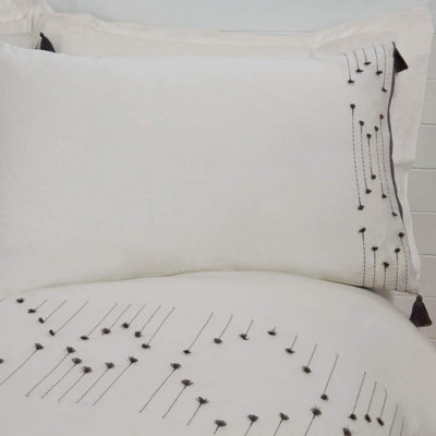 Smart Living Luxury Hotel Quality Boho Embroidered Tassels Duvet Cover with Pillowcases