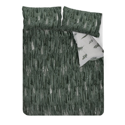 Smart Living Luxury Reversible Polycotton Easy Care Bedding Quilt Cover, Textured Duvet Cover Set, Bed Covers - Fern Rouched