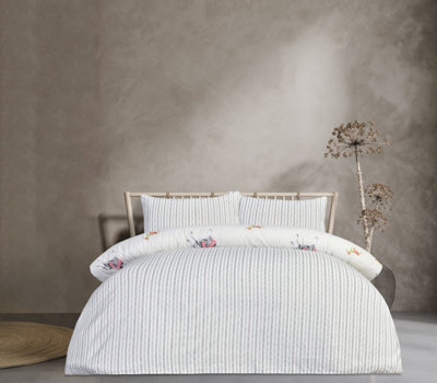 Smart Living Luxury Soft Reversible Pooches in Jumpers Duvet Cover & Pillowcases