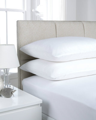 Smart Living Pillowcase Pair Super Soft Cosy Easy Care Polycotton Bed Linen Luxury Pillowcase Pair Non Iron - White