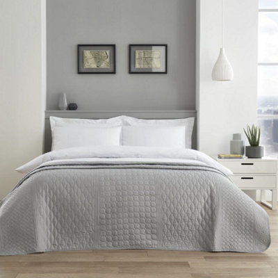 Smart Living Pin Sonic Quilted Bedspread Throw Over Large Sofa Bed Cover Blanket Easy Care - 150cm x 200cm - Silver