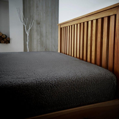 Smart Living Teddy Fleece Fitted Bed Sheet Plain Thermal Warm Soft Luxury  Fluffy Cuddly Cosy Bedding - Charcoal | DIY at Bu0026Q