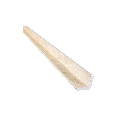 Snowdon Timber MA20208 Hardwood Oak Angle Moulding (L) 2.4m (W) 20mm (T) 20mm