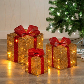 Snowtime Set of 3 illuminated Parcels - Mains Power, In or Outdoor Use - Gold and Red Mesh