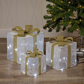 Snowtime Set of 3 illuminated Parcels - Mains Power, In or Outdoor Use - Ivory and Gold
