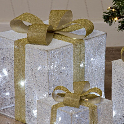 Snowtime Set of 3 illuminated Parcels - Mains Power, In or Outdoor Use - Ivory and Gold