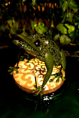 Solar Garden Frog Ornament Silhouette Outdoor Light Decor Animal Novelty Pond