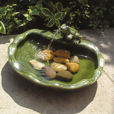 Solar Powered Frog Design Cascade Fountain - Green Glazed Ceramic Outdoor Garden Water Feature - Measures H16 x W37 x D32cm