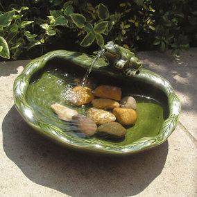 Solar Powered Frog Design Cascade Fountain - Green Glazed Ceramic Outdoor Garden Water Feature - Measures H16 x W37 x D32cm