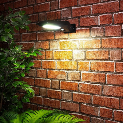 Outdoor security lights on sale with sensor b&q