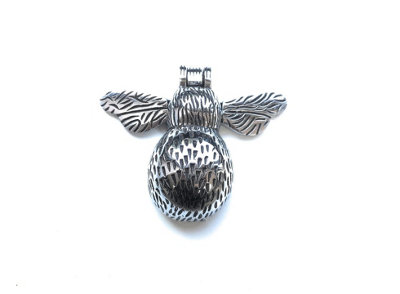 SOLID BRASS BUMBLE BEE DOOR KNOCKER IN ANTIQUE CHROME