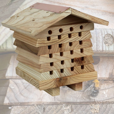 Solitary Beehive Mason Hotel In High Quality Cedar - 9