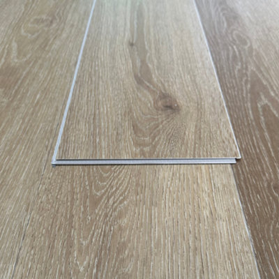 SPC Click Flooring Composite Plank Flooring - Underlay Installed - Warm Aspen Oak - 2.193m2 Pack