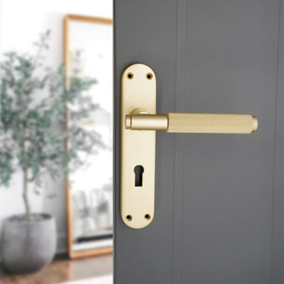 SPIRA BRASS Connaught Knurled Lever on Backplate Lock Satin Brass