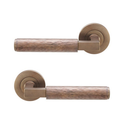 SPIRA BRASS Hammered Knurlmond Lever on Rose Matt Antique