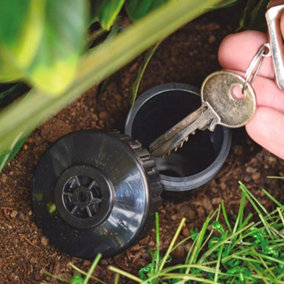 Sprinkler Head Design Key Holder - Outdoor Garden Hardwearing Plastic Weather Resistant Secret Key Safe - Measures 10.5 x 5cm
