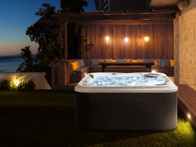 Square Hot Tub with LED White TULAROSA