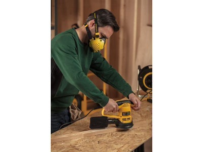 STANLEY P3 R Half Mask Respirator with P3 Filters - M/L Size