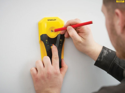 Stanley S2 Stud Detector Detects Wood Metal AC Wires with Marking Hole INT077588