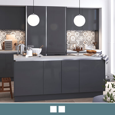 Explore the Stevia handleless gloss anthracite kitchen, featuring high shine slab doors for easy cleaning.