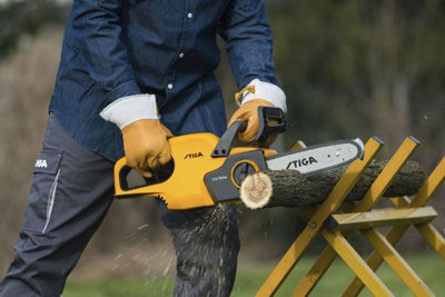 Stiga CS100e Kit Cordless Chainsaw 10"