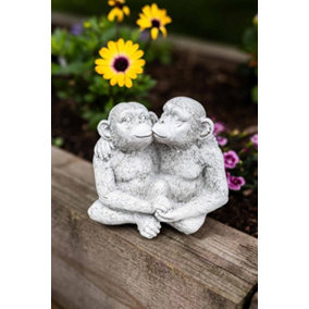 Stone Effect Kissing Monkeys Garden Statue Smooching Chimp Pond Ornament