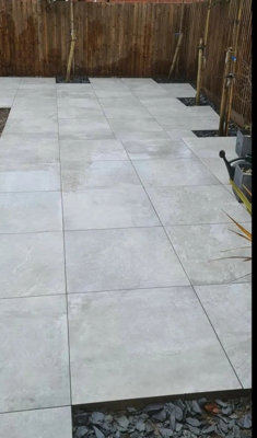 Stone mix Grey 800x800x20mm Outdoor Porcelain Paving. Pack of 34 with coverage of 21.76 sqr mtrs. Summer clerance offer.