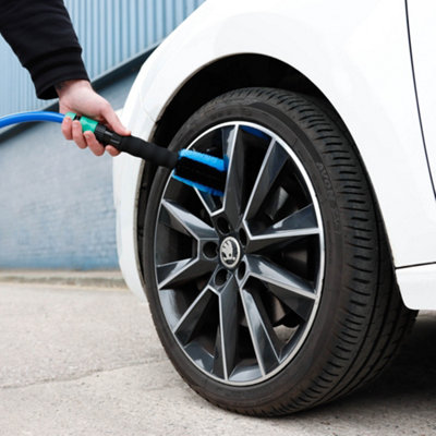 Streetwize Hard Bristle Flow Thru Alloy Wheel Brush with Non-Slip Soft Handle - 5