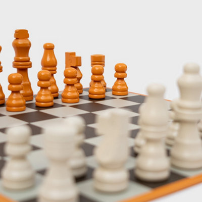 Suck UK Foldable Chess Set - Multicoloured