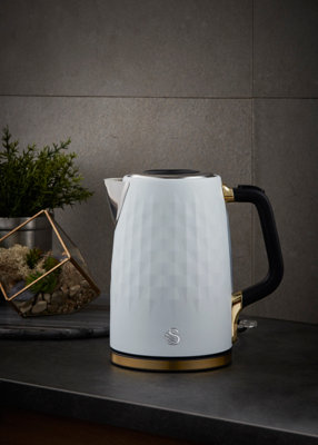 White and gold on sale kettle