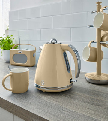 Swan Retro 1.5 Litre Jug Kettle, Cream, with 360 Degree Rotational Base, 3KW Fast Boil, Easy Pour, SK19020CN