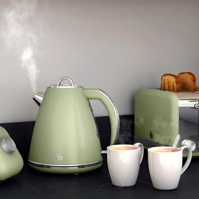 Swan Retro 1.5 Litre Jug Kettle, Green, with 360 Degree Rotational Base, 3KW Fast Boil, Easy Pour, SK19020GN
