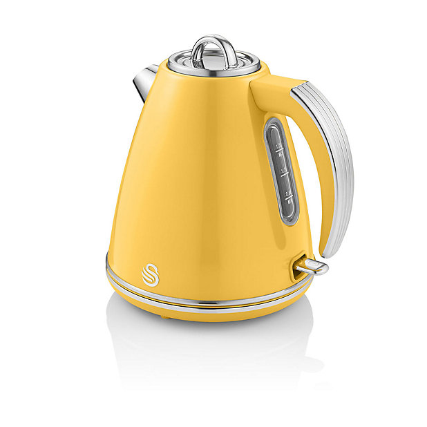 https://media.diy.com/is/image/KingfisherDigital/swan-retro-1-5-litre-jug-kettle-yellow-with-360-degree-rotational-base-3kw-fast-boil-easy-pour-sk19020yeln~5055322544492_01c_MP?$MOB_PREV$&$width=618&$height=618