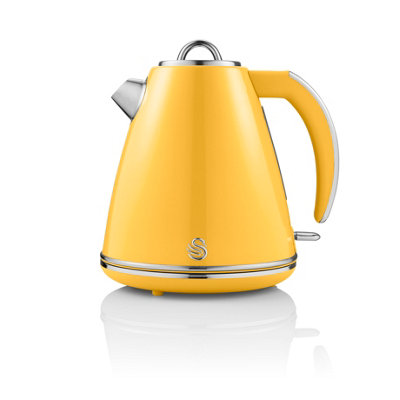 https://media.diy.com/is/image/KingfisherDigital/swan-retro-1-5-litre-jug-kettle-yellow-with-360-degree-rotational-base-3kw-fast-boil-easy-pour-sk19020yeln~5055322544492_03c_MP?$MOB_PREV$&$width=618&$height=618