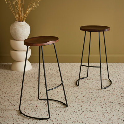 sweeek. Pair of industrial metal and wooden bar stools Jaya Walnut stained 47x40x75 cm