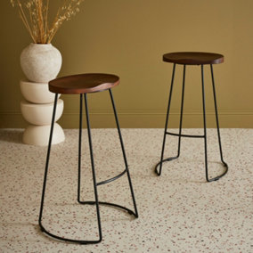 sweeek. Pair of industrial metal and wooden bar stools Jaya Walnut stained 47x40x75 cm