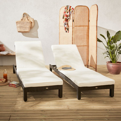 sweeek. Pair of premium rattan sun loungers Pisa Brown 195x65x84 cm