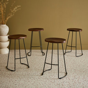 sweeek. Set of 4 industrial metal and wooden bar stools Jaya Walnut stained 44x36x65 cm