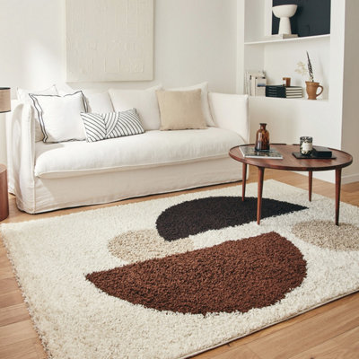 sweeek - Shaggy indoor rug with circular patterns in beige brown black ...