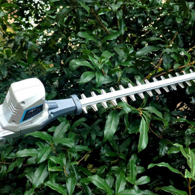 B&q telescopic deals hedge trimmer