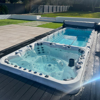 Swim Spa Vitality - Suitable for up to 8 People