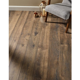 Swiss Krono Brown Oak plank effect Laminate Flooring, 1.29m² Pack of 1