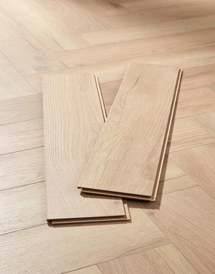 Swiss Krono Herringbone - Peterson Oak Light 8mm Laminate Flooring. 1.23m² Pack
