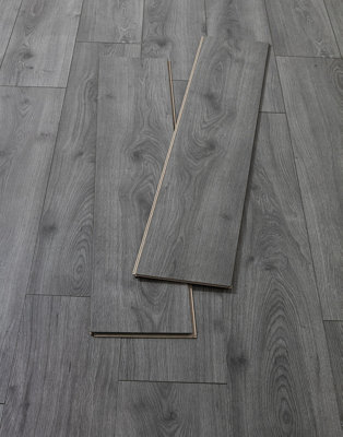 Pavimento Laminato Rovere Millenium 7mm Ac3 2, 39 M? Linea Standard in  vendita online