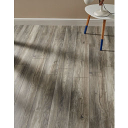Swiss Krono Villa Grey Oak plank effect Laminate Flooring, 1.29m² Pack of 1