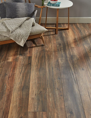 Swiss Krono Villa - Harbour Oak 12mm Laminate Flooring. 1.29m² Pack