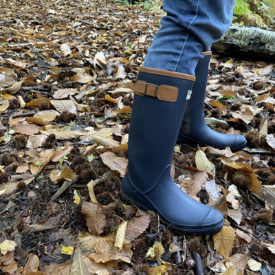 T&C TFW6651 Burford Welly colour Navy/Tan size: FIVE